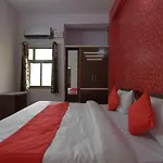 Oyo 40466 Hotel Moon Mafia