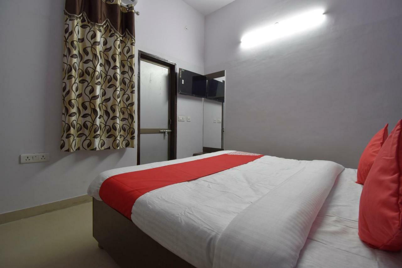 Hotel Oyo 40466 Moon Mafia